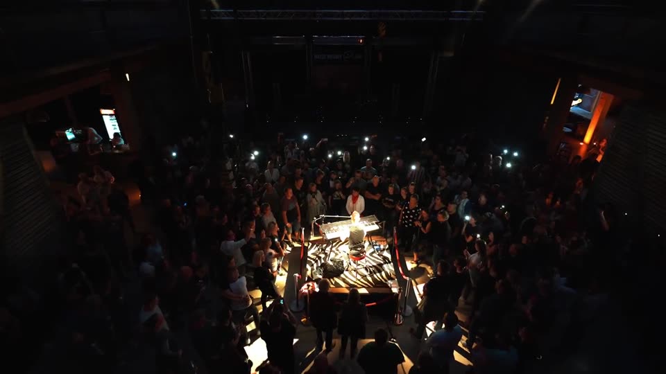 Vorschaubild zum Video: „Halt mich“, live gespielt von der Deutschrock-Tributeband Mazze Wiesner und Band